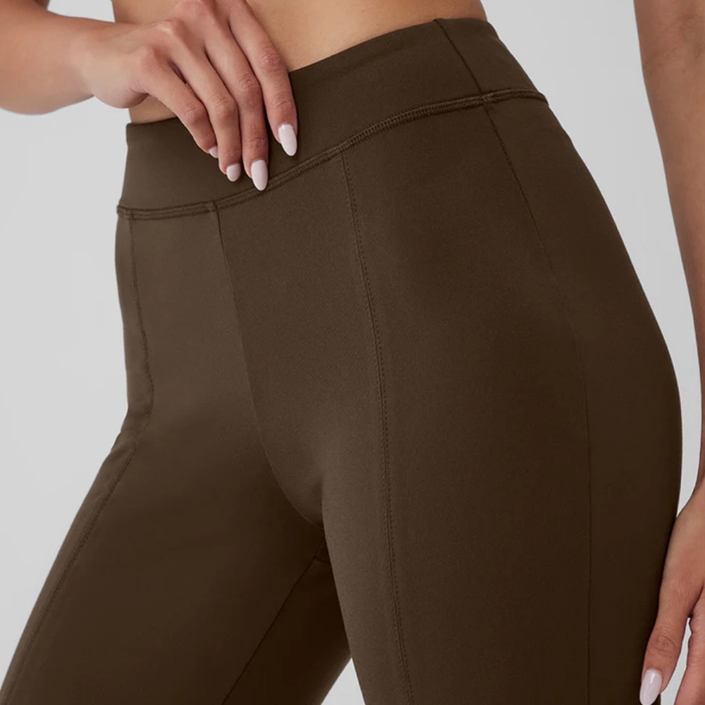 Alo Yoga Airbrush High-Waist Flutter Legging - Picture 5 of 10